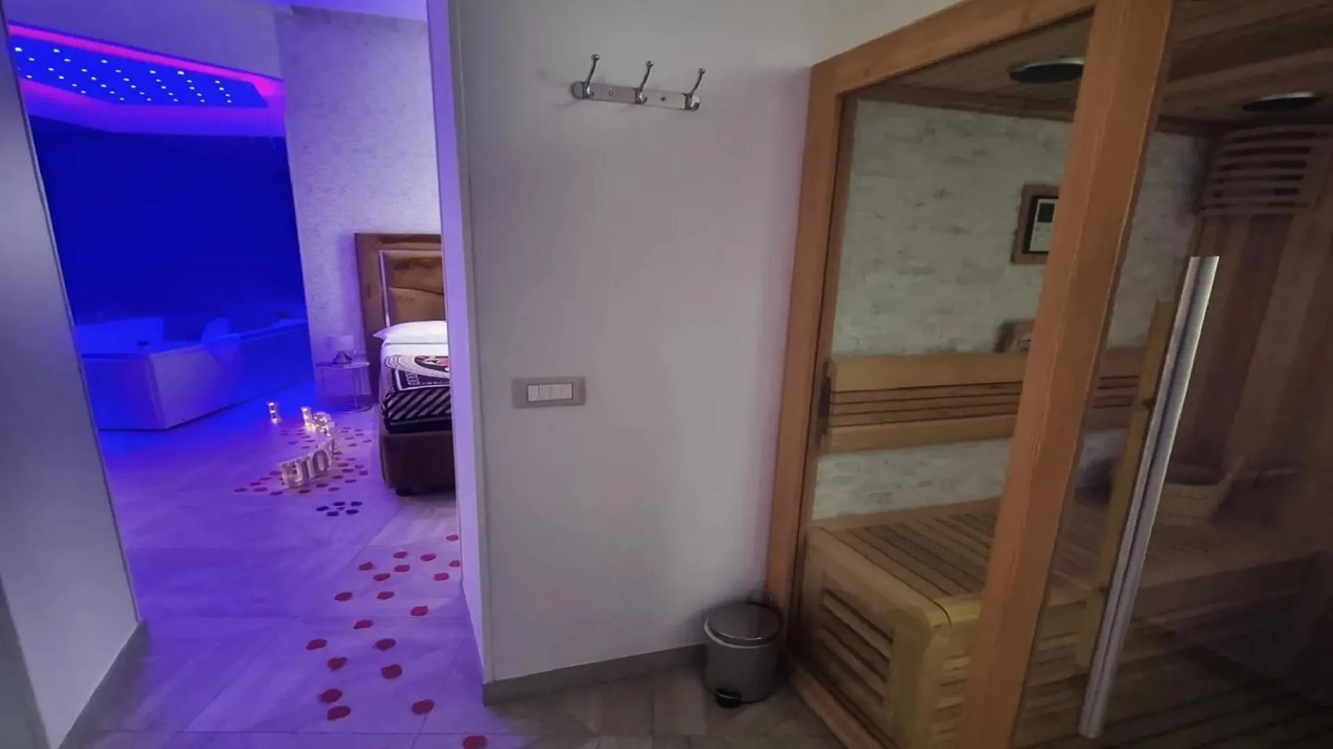 Twin Towers Naples Luxury Bed & Breakfast