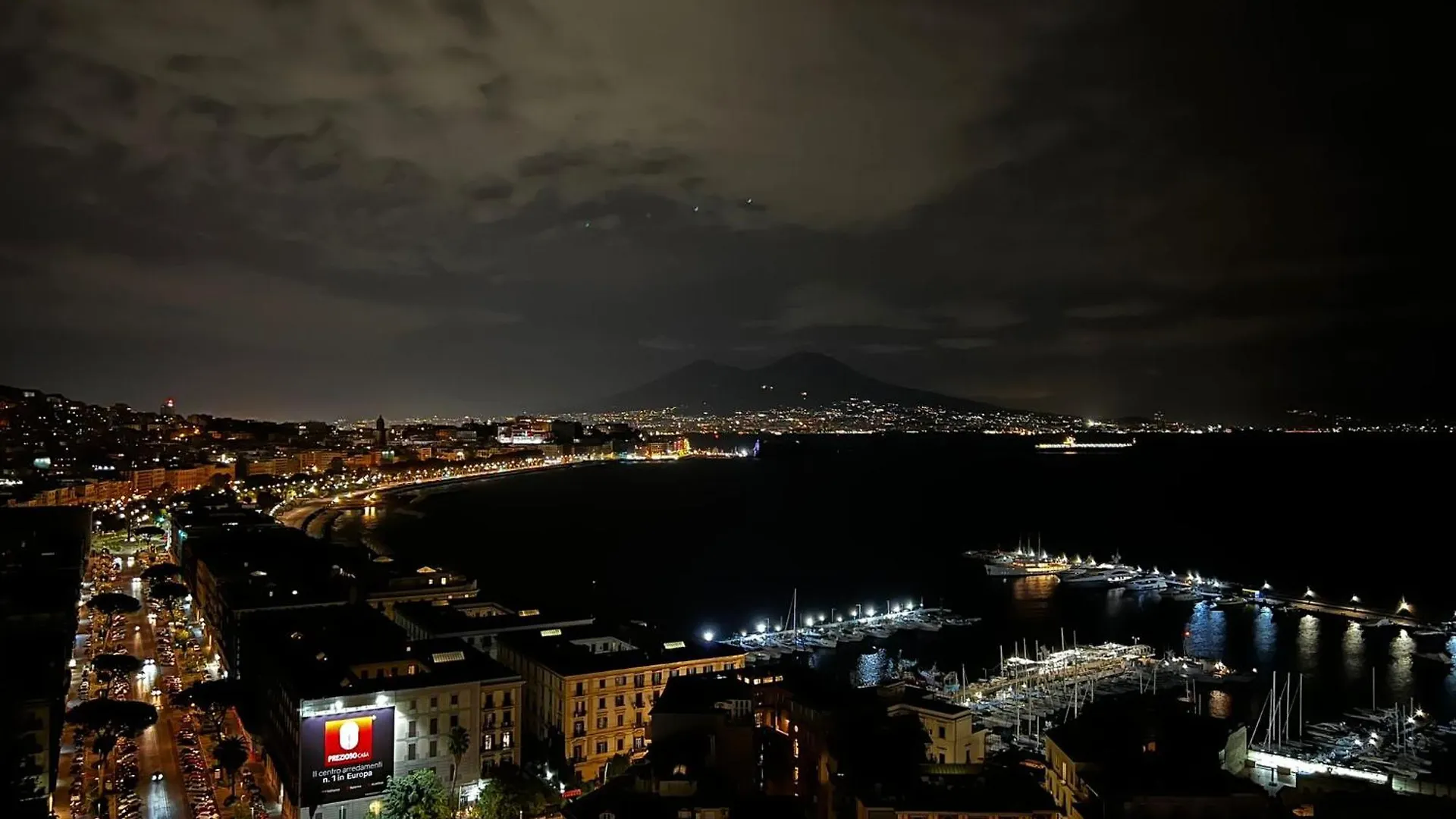 Twin Towers Naples Luxury Bed & Breakfast