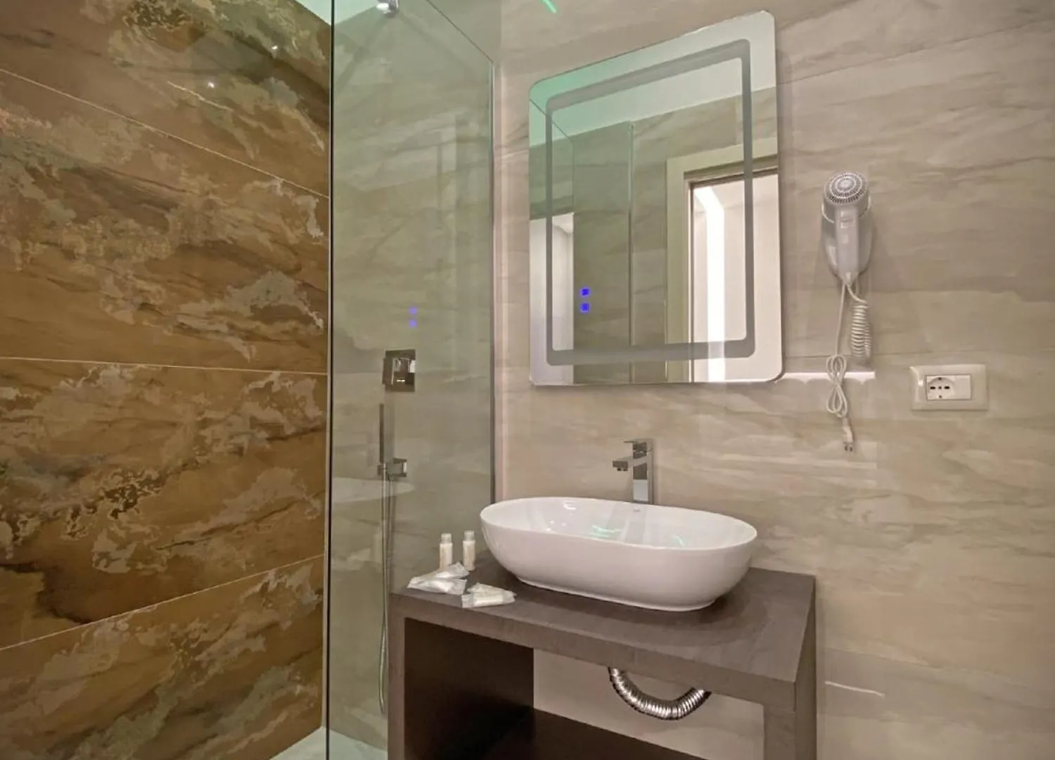 Twin Towers Naples Luxury Bed & Breakfast